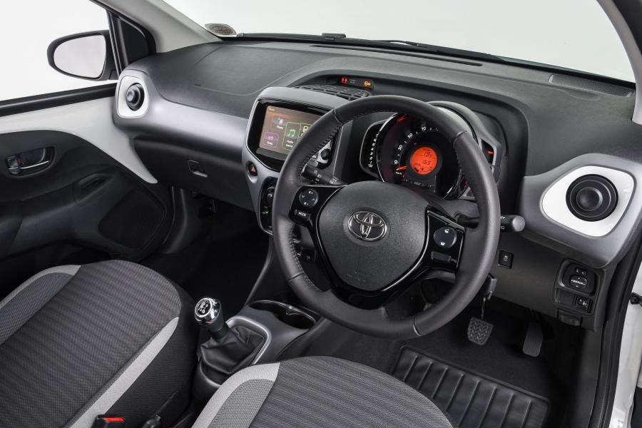 Торпедо Toyota Aygo x-cite 5-Door 2018 года  (ZA) (фото 6 из 41)